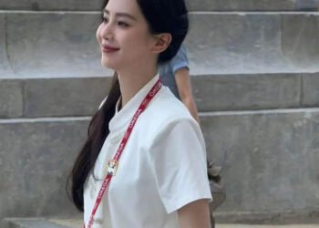 2q - Người đẹp phim Anh hùng xạ điêu khiến khán đài Olympic 2024 sáng bừng 1 luu thi thi2